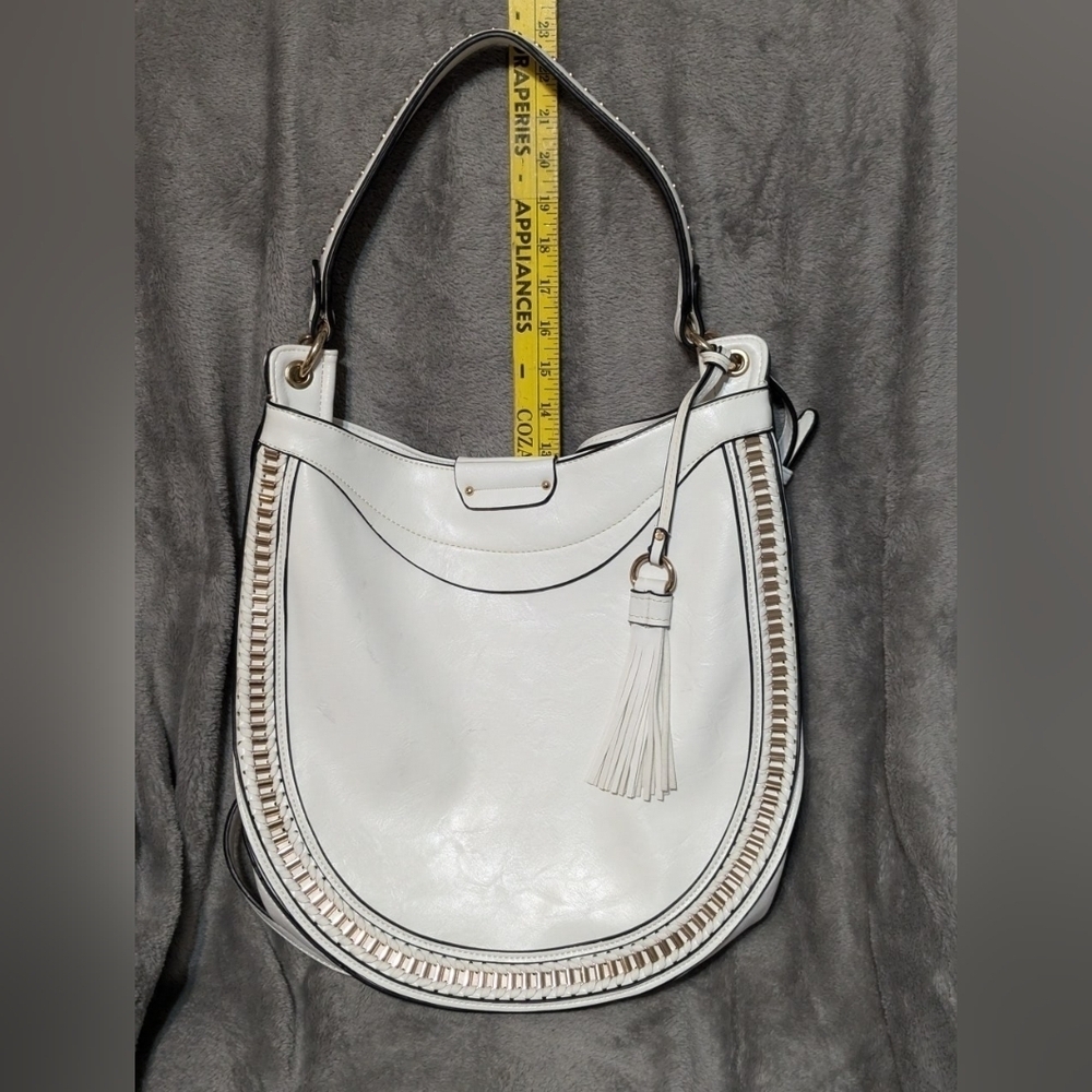 💥 CLEARANCE💥Large white shoulder bag, faux leather,excellent condition,tassels - Picture 16 of 16